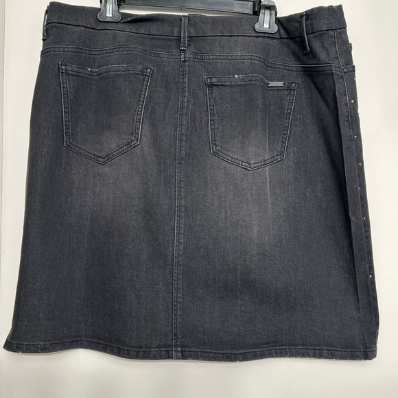 G By Giuliana Blacklabel
Embellished Ecochic Denim Pencil
Skirt SZ 18, NWOT - Picture 3 of 11